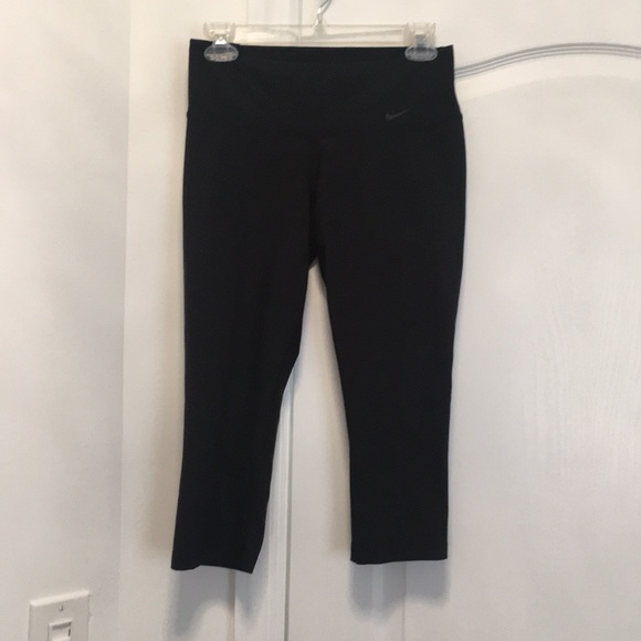 NIKE Women’s DRI-FIT CAPRI PANTS - Picture 1 of 7